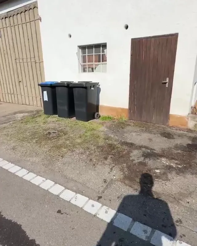 Hof nach der Entrümpelung, alles abtransportiert